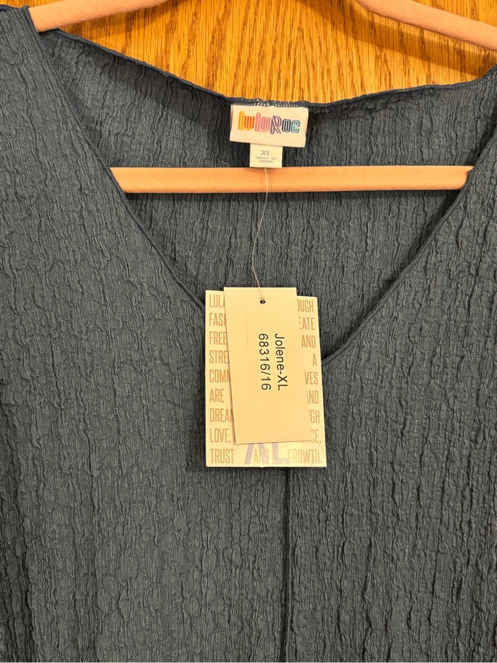LulaRoe Jolene Slate Blue Textured V-Neck Tunic - Picture 2 of 2